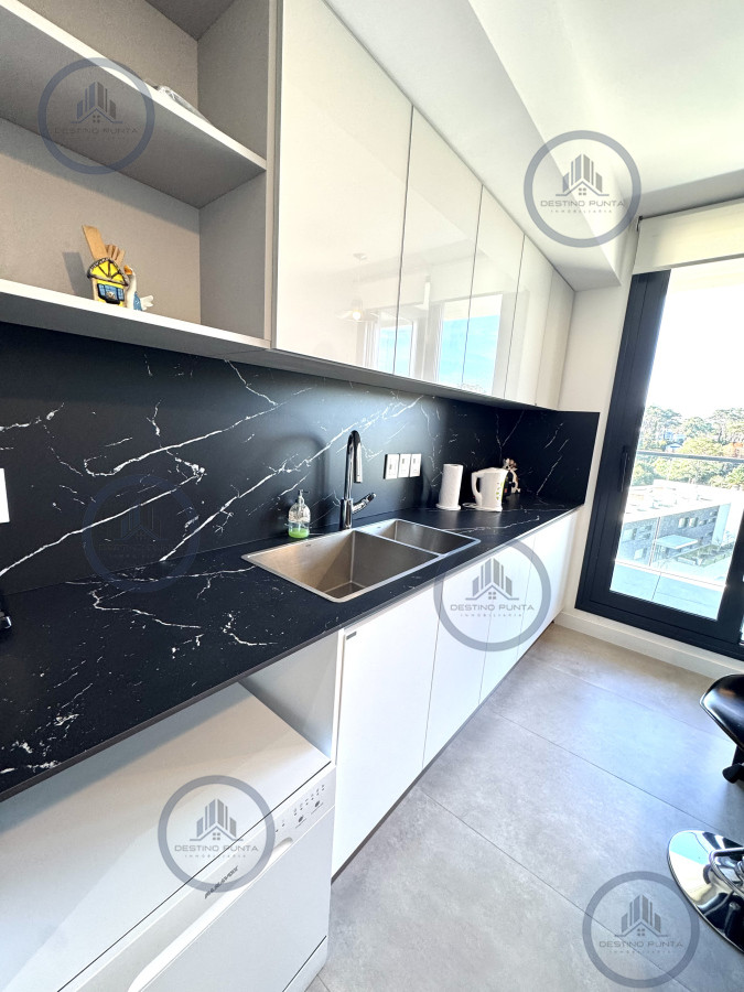 Apartamento ID.2203 - Apartamento en venta 2 dormitorios Playa Mansa vista - Venetian - a estrenar - frente al mar- lujo