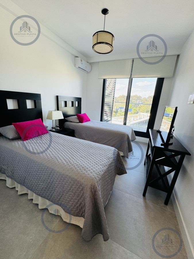 Apartamento ID.2203 - Apartamento en venta 2 dormitorios Playa Mansa vista - Venetian - a estrenar - frente al mar- lujo