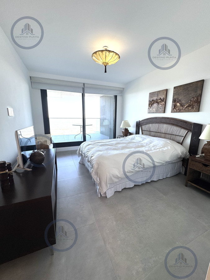 Apartamento ID.2203 - Apartamento en venta 2 dormitorios Playa Mansa vista - Venetian - a estrenar - frente al mar- lujo