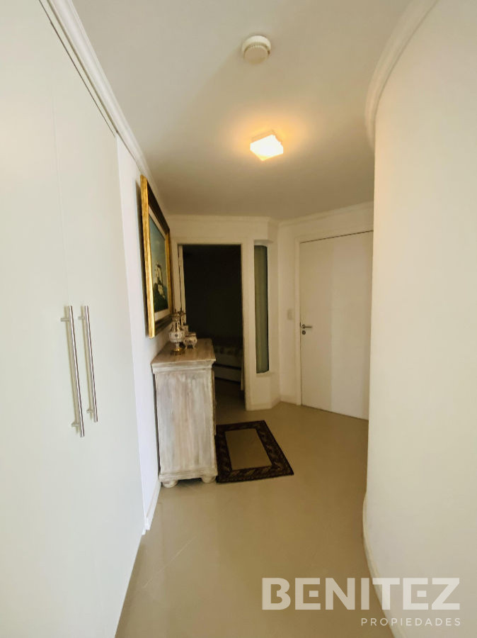 Apartamento ID.9353 - Casino Tower  en venta  vista la mar  3 dormitorios 2 baños Punta del Este