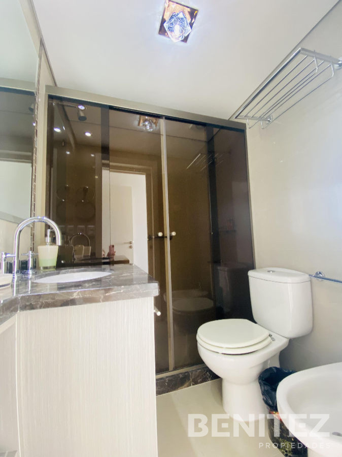 Apartamento ID.9353 - Casino Tower  en venta  vista la mar  3 dormitorios 2 baños Punta del Este