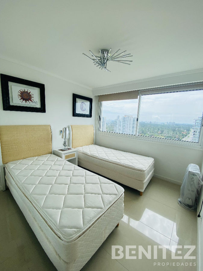 Apartamento ID.9353 - Casino Tower  en venta  vista la mar  3 dormitorios 2 baños Punta del Este