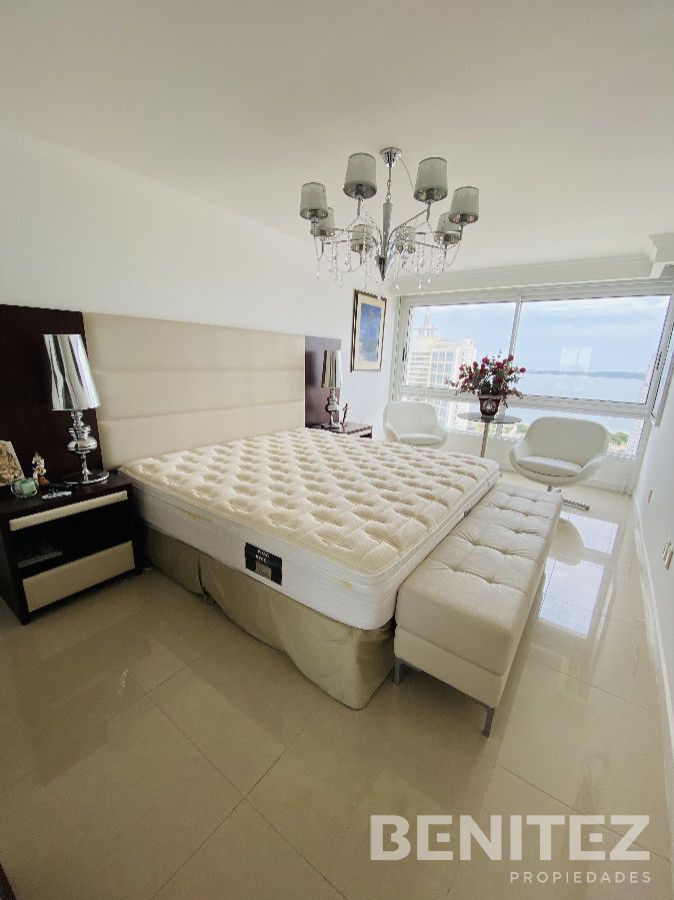 Apartamento ID.9353 - Casino Tower  en venta  vista la mar  3 dormitorios 2 baños Punta del Este