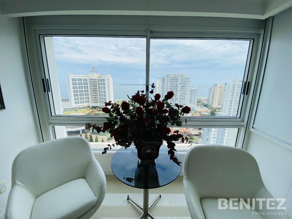 Apartamento ID.9353 - Casino Tower  en venta  vista la mar  3 dormitorios 2 baños Punta del Este