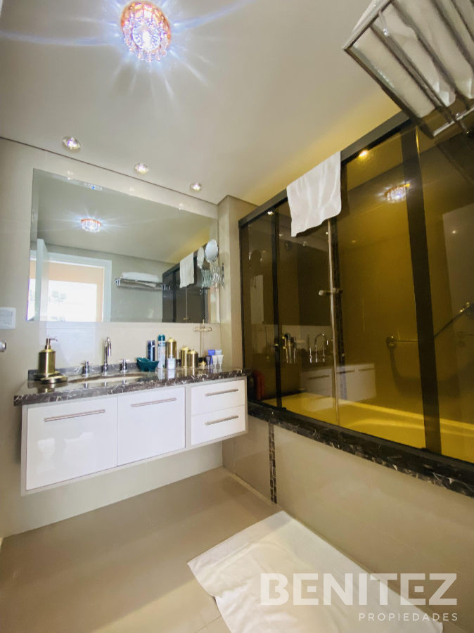 Apartamento ID.9353 - Casino Tower  en venta  vista la mar  3 dormitorios 2 baños Punta del Este