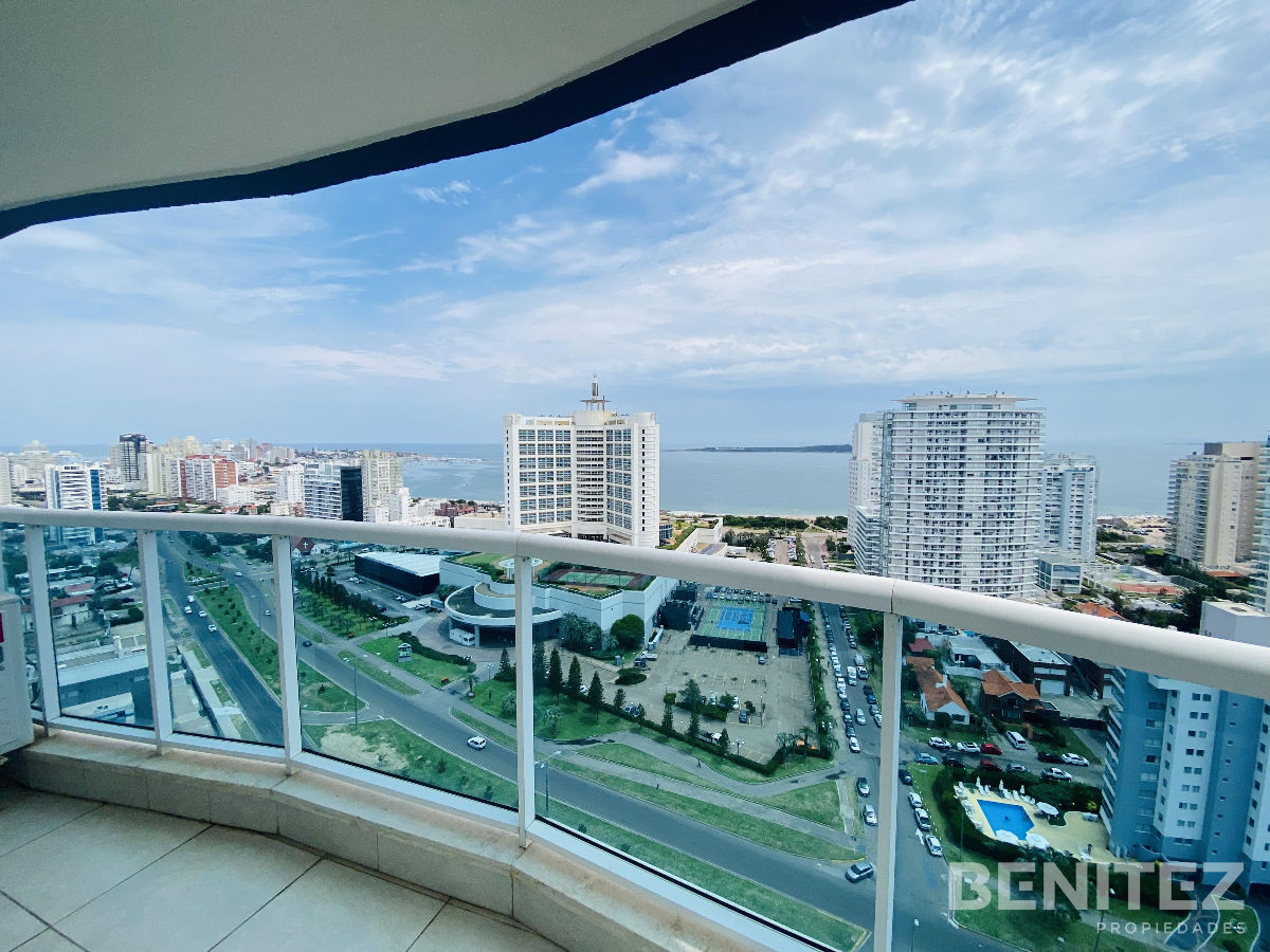 Apartamento ID.9353 - Casino Tower  en venta  vista la mar  3 dormitorios 2 baños Punta del Este