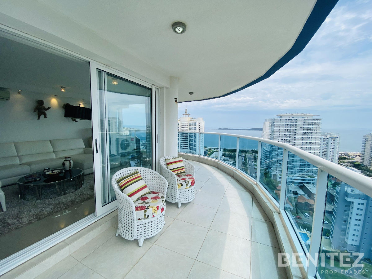 Apartamento ID.9353 - Casino Tower  en venta  vista la mar  3 dormitorios 2 baños Punta del Este