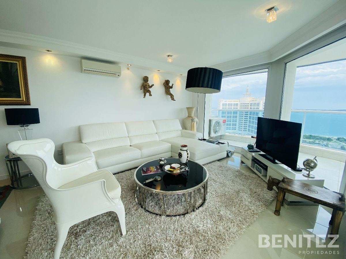 Apartamento ID.9353 - Casino Tower  en venta  vista la mar  3 dormitorios 2 baños Punta del Este