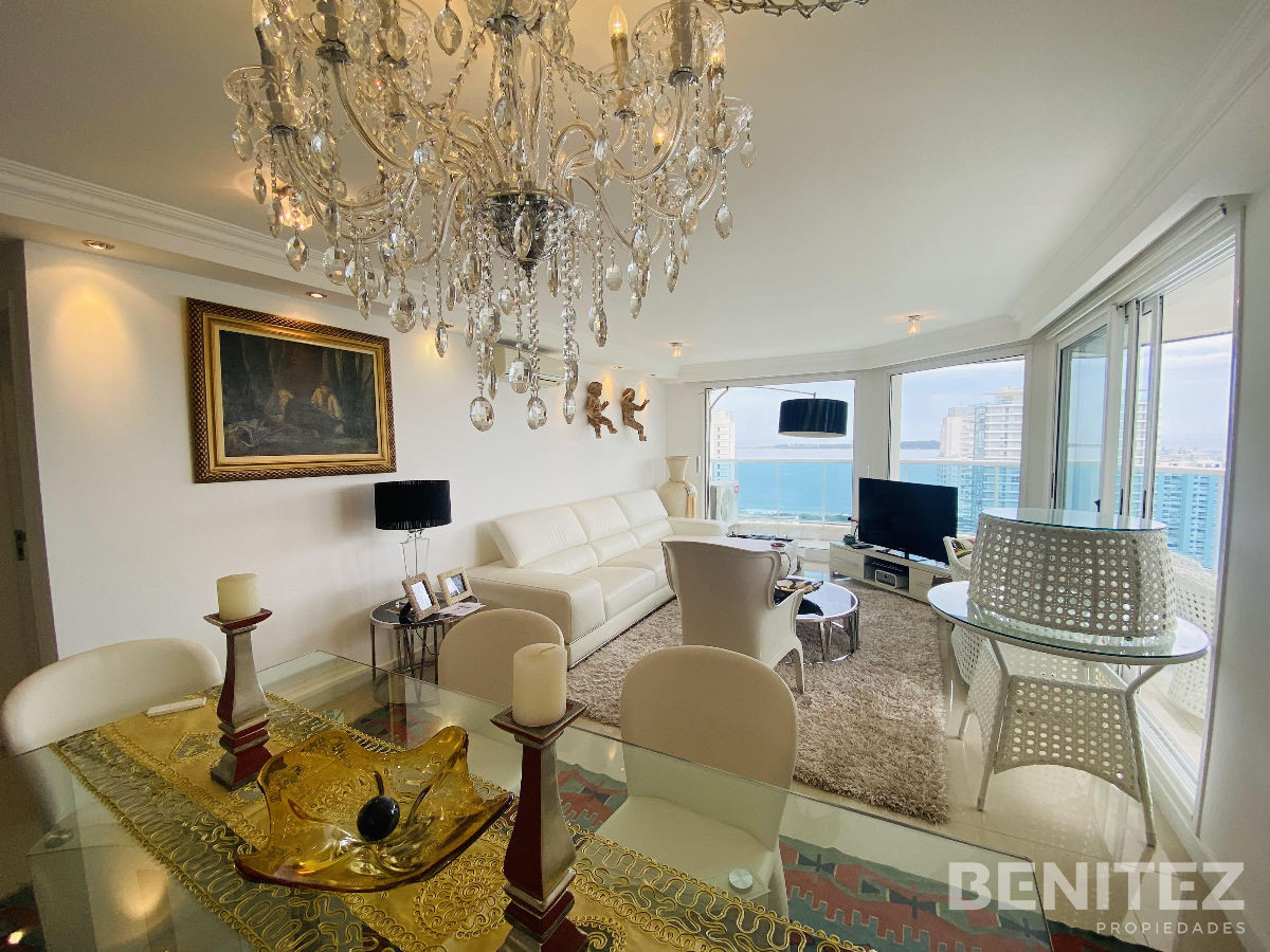 Apartamento ID.9353 - Casino Tower  en venta  vista la mar  3 dormitorios 2 baños Punta del Este