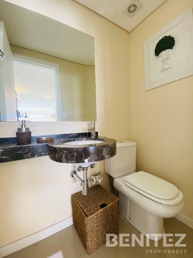 Apartamento ID.9353 - Casino Tower  en venta  vista la mar  3 dormitorios 2 baños Punta del Este