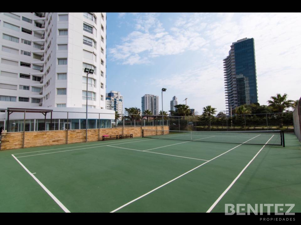 Apartamento ID.9353 - Casino Tower  en venta  vista la mar  3 dormitorios 2 baños Punta del Este