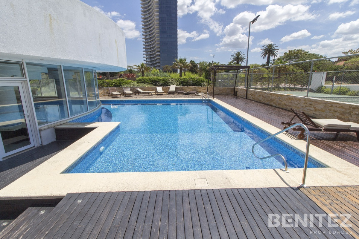 Apartamento ID.9353 - Casino Tower  en venta  vista la mar  3 dormitorios 2 baños Punta del Este