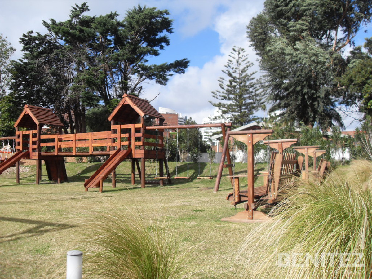 Apartamento ID.9353 - Casino Tower  en venta  vista la mar  3 dormitorios 2 baños Punta del Este