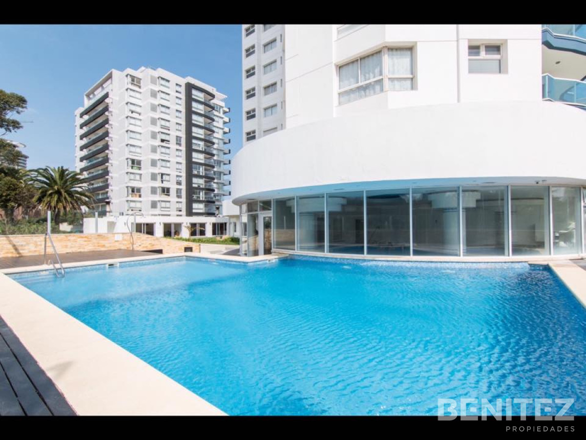 Apartamento ID.9353 - Casino Tower  en venta  vista la mar  3 dormitorios 2 baños Punta del Este
