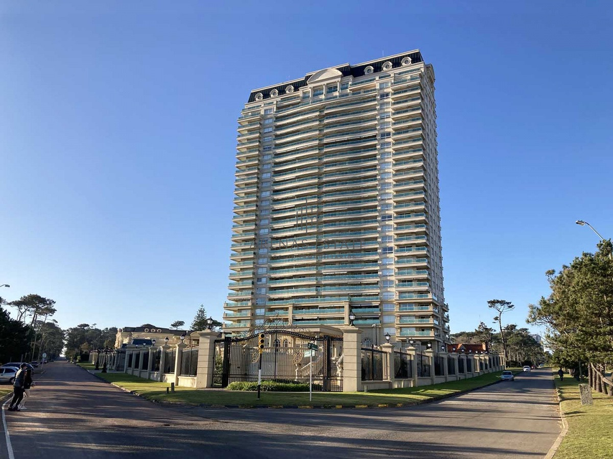 Apartamento ID.1995 - Alquiler anual 3 dormitorios Le jardin Punta del Este 