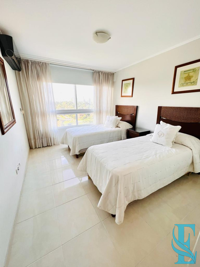 Apartamento ID.235 - Le Jardin apartamento en venta de 3 dormitorios. Vista al mar.