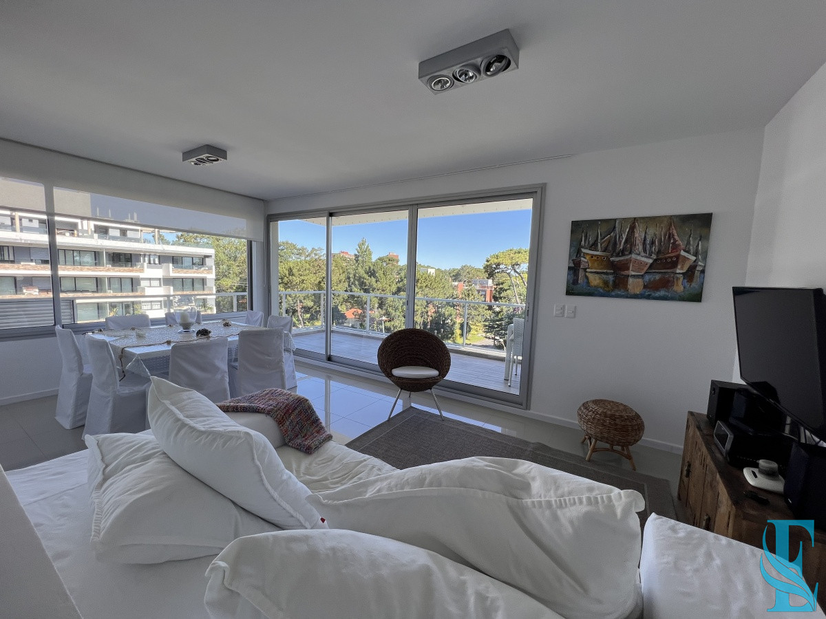 Apartamento ID.236 - Emerald apartamento en venta - 3 dormitorios + den- piscina  - Mansa Penthouse Punta del Este
