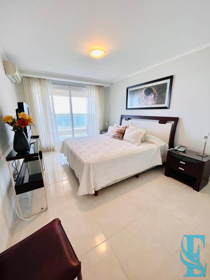 Apartamento ID.235 - Le Jardin apartamento en venta de 3 dormitorios. Vista al mar.