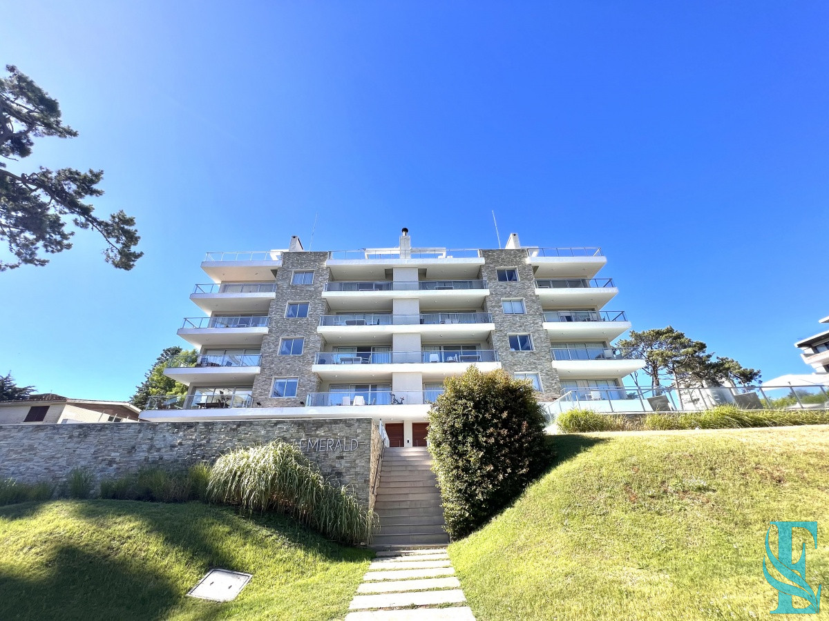 Apartamento ID.236 - Emerald apartamento en venta - 3 dormitorios + den- piscina  - Mansa Penthouse Punta del Este