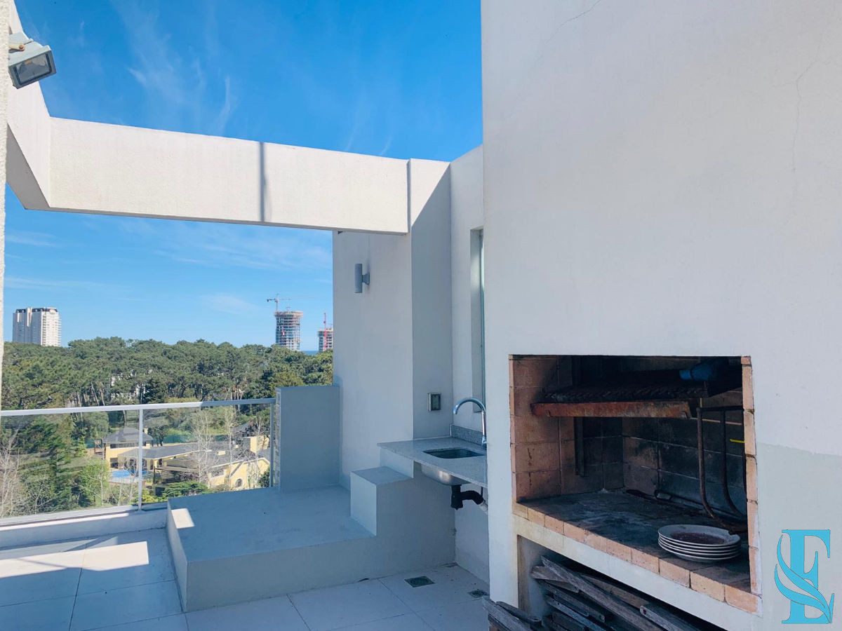 Apartamento ID.236 - Emerald apartamento en venta - 3 dormitorios + den- piscina  - Mansa Penthouse Punta del Este
