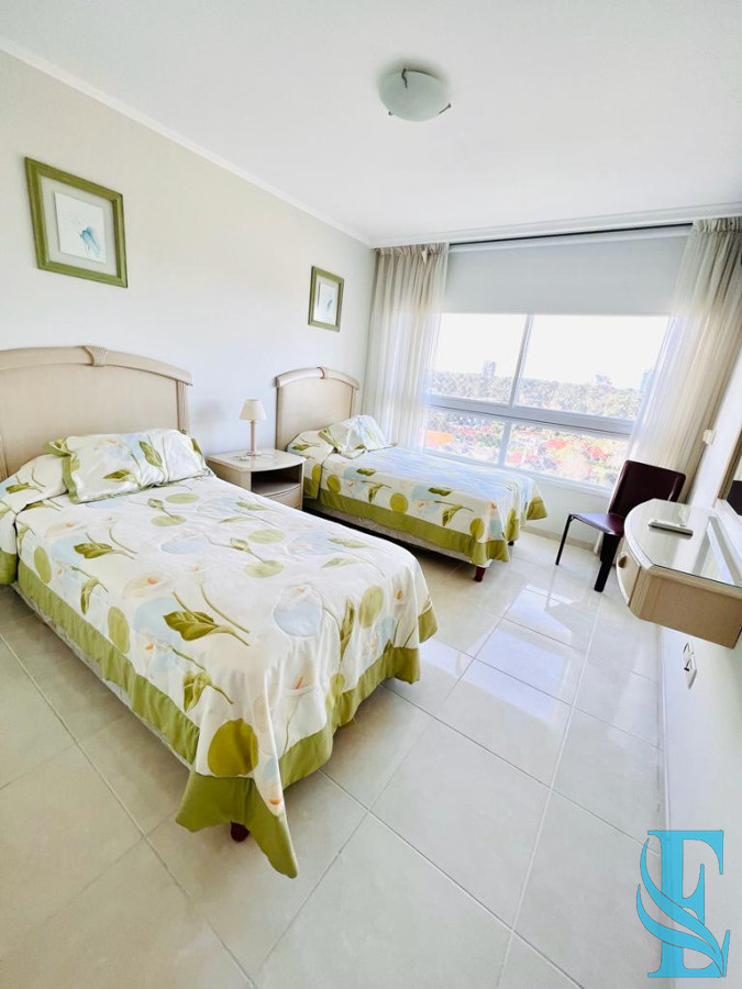 Apartamento ID.235 - Le Jardin apartamento en venta de 3 dormitorios. Vista al mar.