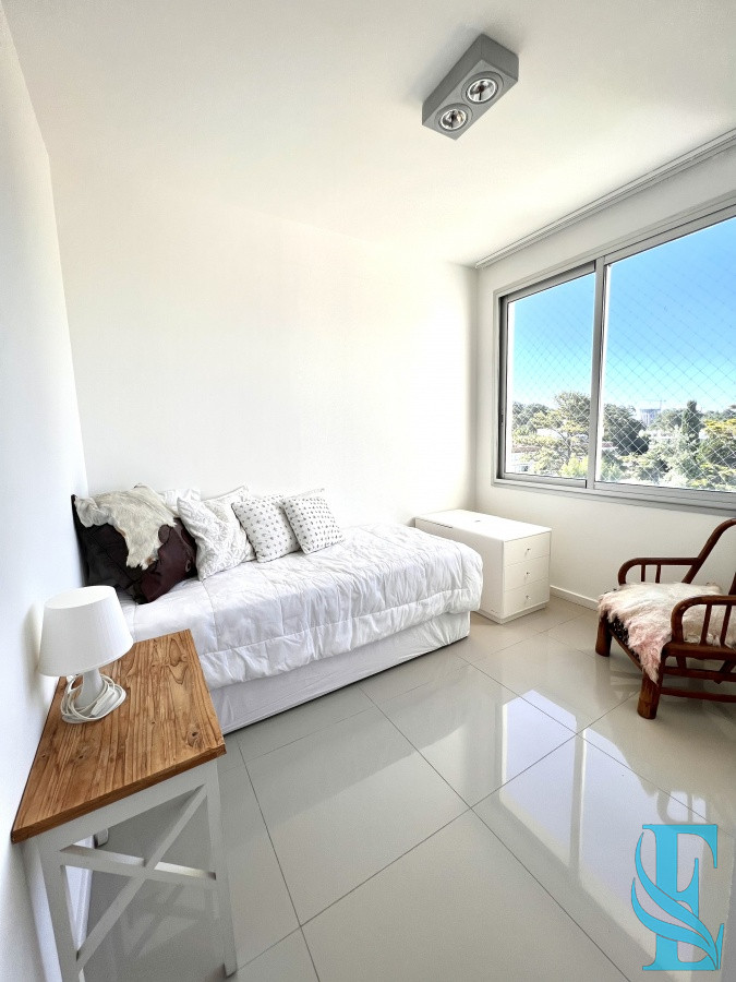 Apartamento ID.236 - Emerald apartamento en venta - 3 dormitorios + den- piscina  - Mansa Penthouse Punta del Este