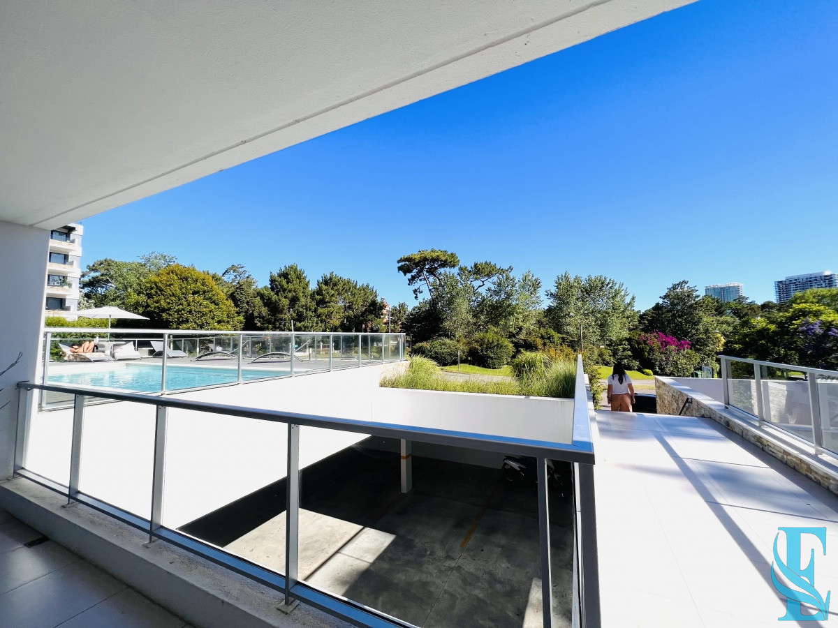 Apartamento ID.236 - Emerald apartamento en venta - 3 dormitorios + den- piscina  - Mansa Penthouse Punta del Este