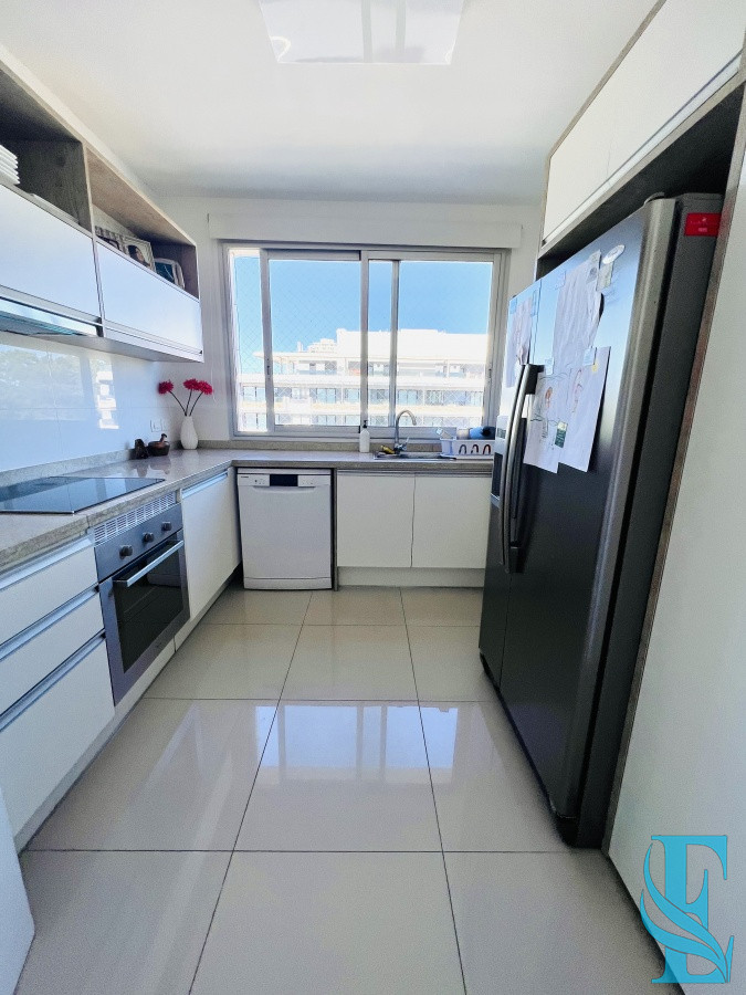 Apartamento ID.236 - Emerald apartamento en venta - 3 dormitorios + den- piscina  - Mansa Penthouse Punta del Este