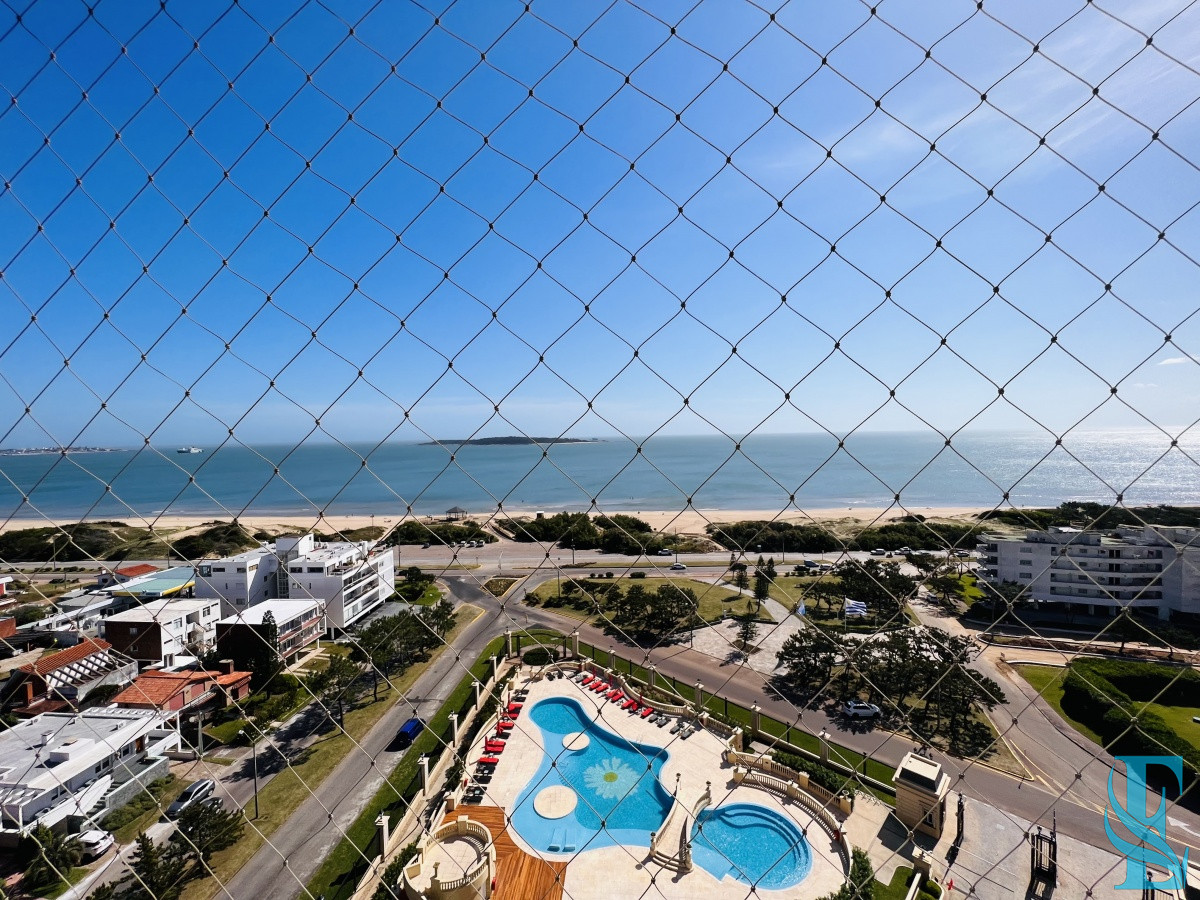 Apartamento ID.235 - Le Jardin apartamento en venta de 3 dormitorios. Vista al mar.