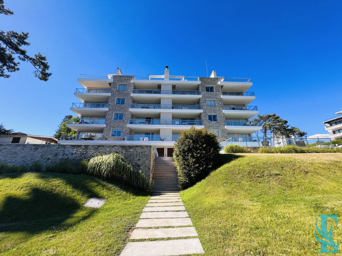 Apartamento ID.236 - Emerald apartamento en venta - 3 dormitorios + den- piscina  - Mansa Penthouse Punta del Este