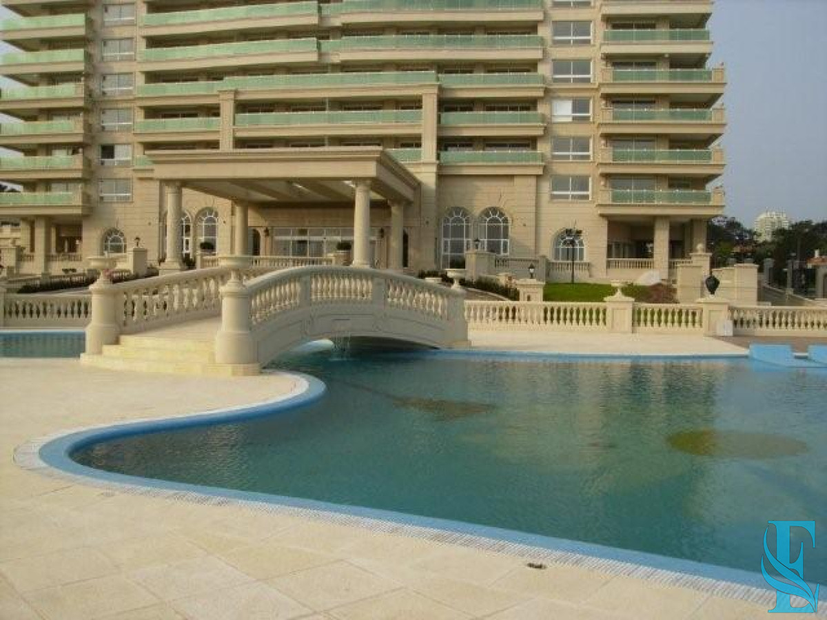 Apartamento ID.235 - Le Jardin apartamento en venta de 3 dormitorios. Vista al mar.