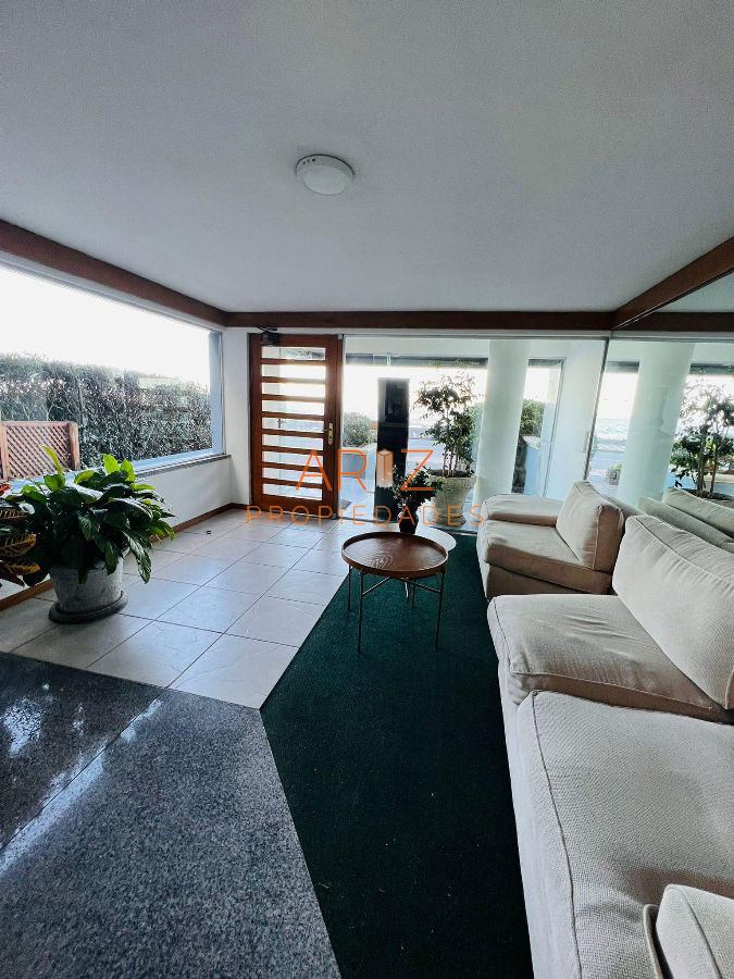 Apartamento ID.1253 - Apartamento de tres dormitorios en venta  parrilla propia vista al mar - Península  Punta del Este .
