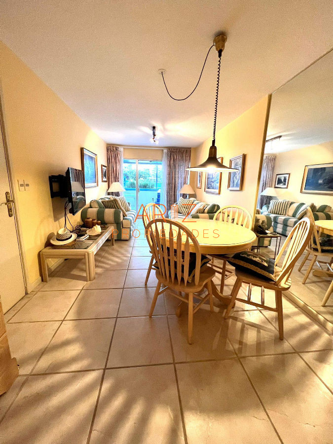 Apartamento ID.1253 - Apartamento de tres dormitorios en venta  parrilla propia vista al mar - Península  Punta del Este .
