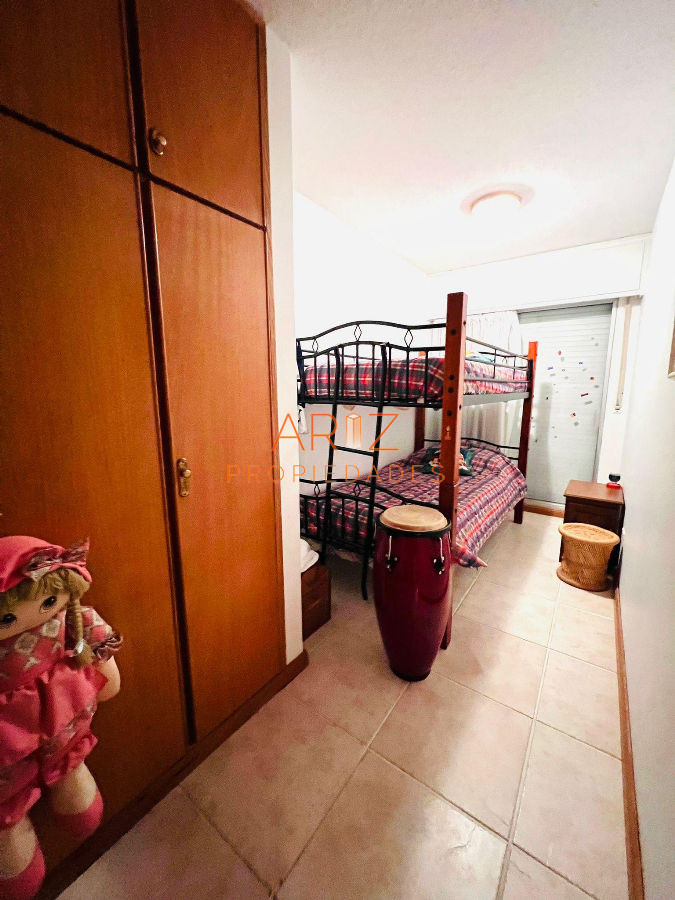 Apartamento ID.1253 - Apartamento de tres dormitorios en venta  parrilla propia vista al mar - Península  Punta del Este .