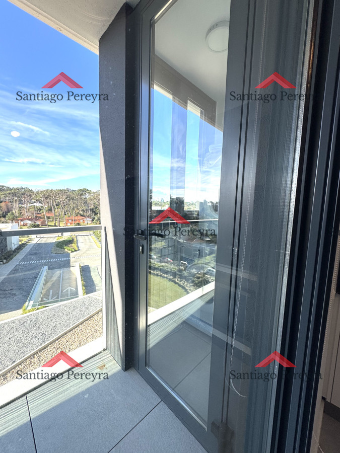 Apartamento ID.13711 - Apartamento en venta 2 dormitorios Playa Mansa vista - Venetian - a estrenar - frente al mar- lujo
