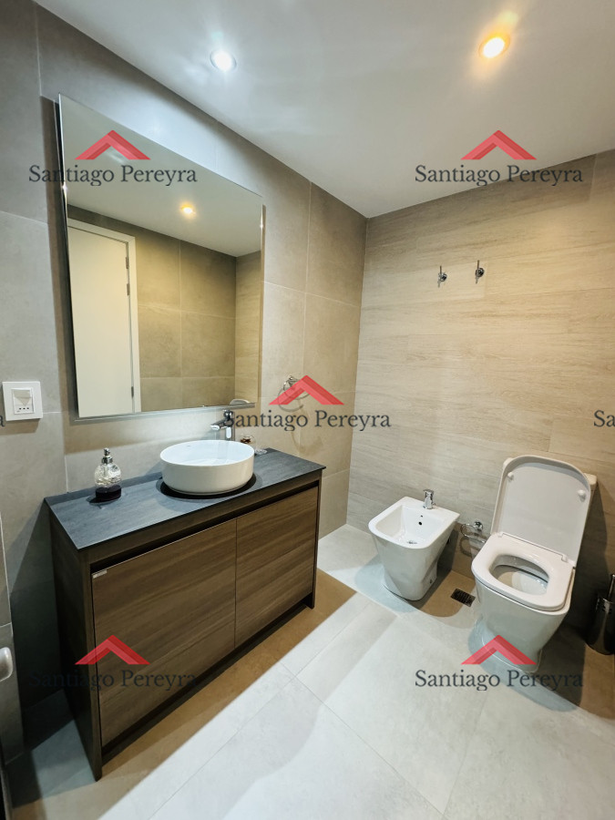 Apartamento ID.13711 - Apartamento en venta 2 dormitorios Playa Mansa vista - Venetian - a estrenar - frente al mar- lujo