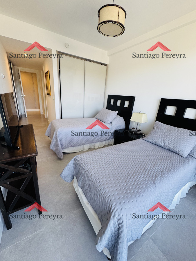 Apartamento ID.13711 - Apartamento en venta 2 dormitorios Playa Mansa vista - Venetian - a estrenar - frente al mar- lujo