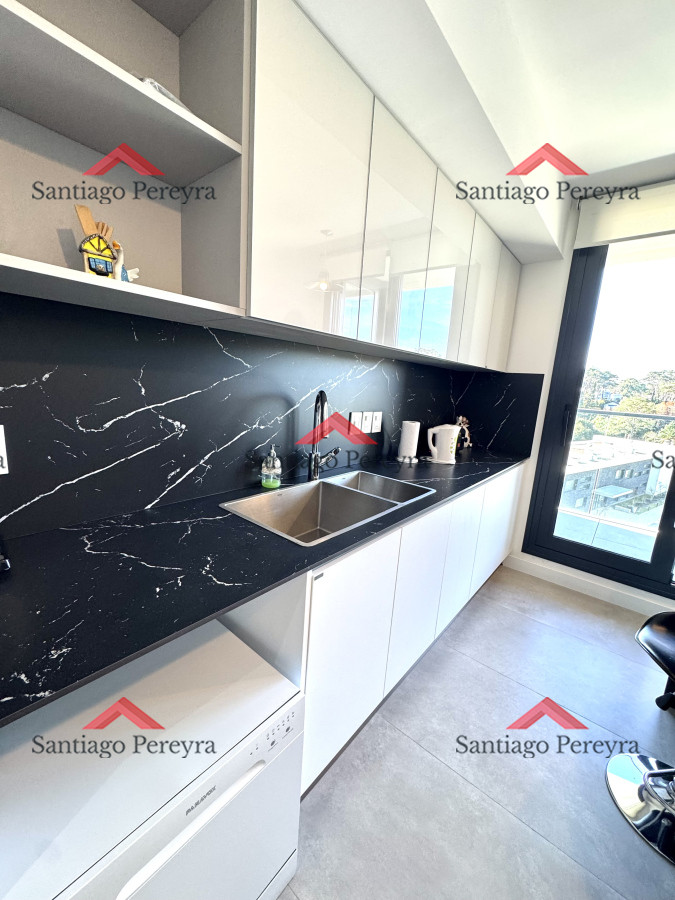 Apartamento ID.13711 - Apartamento en venta 2 dormitorios Playa Mansa vista - Venetian - a estrenar - frente al mar- lujo