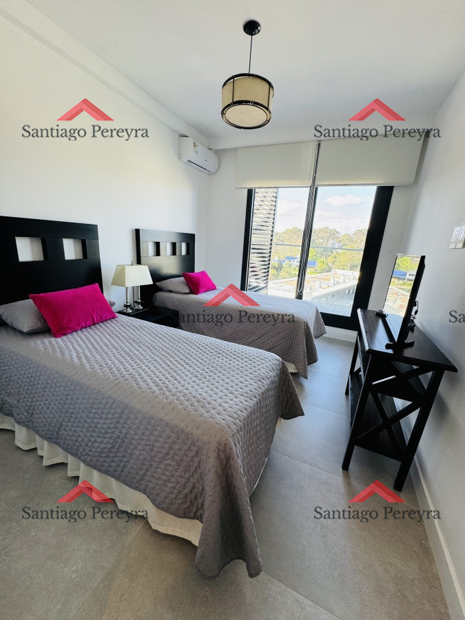 Apartamento ID.13711 - Apartamento en venta 2 dormitorios Playa Mansa vista - Venetian - a estrenar - frente al mar- lujo