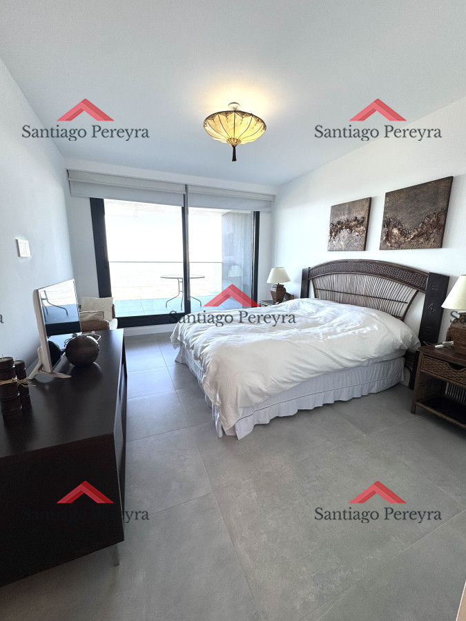 Apartamento ID.13711 - Apartamento en venta 2 dormitorios Playa Mansa vista - Venetian - a estrenar - frente al mar- lujo
