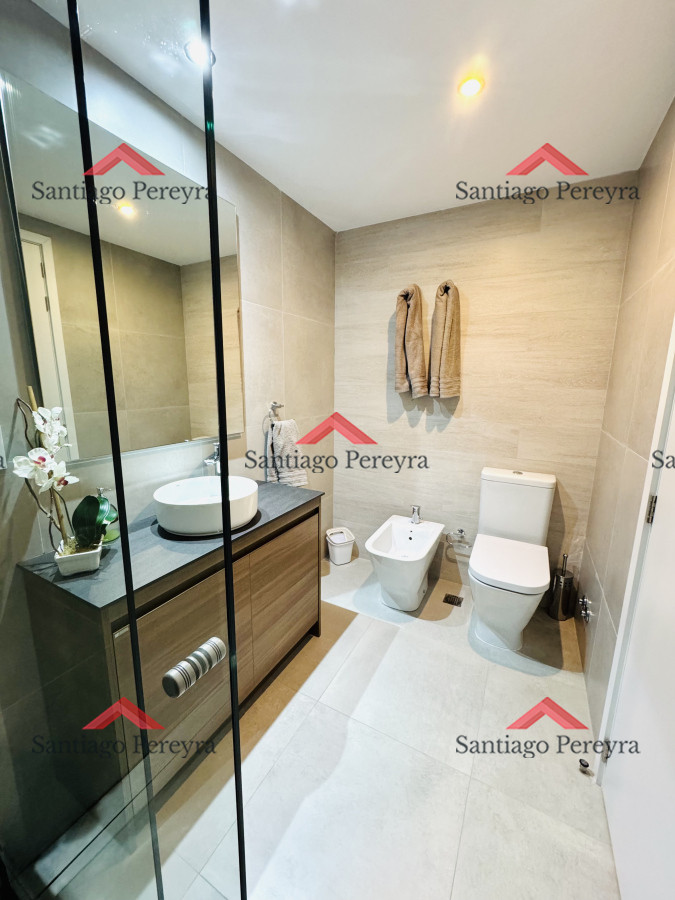 Apartamento ID.13711 - Apartamento en venta 2 dormitorios Playa Mansa vista - Venetian - a estrenar - frente al mar- lujo