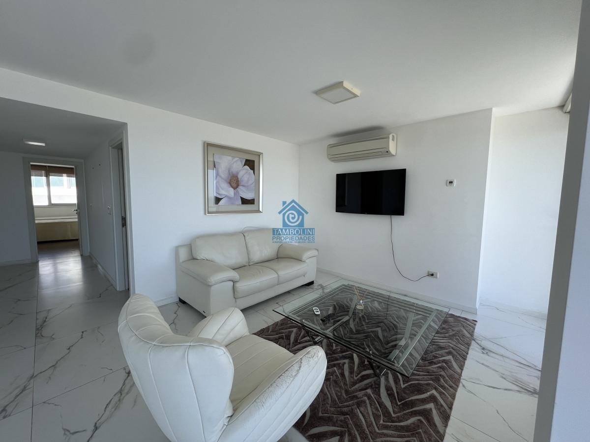 Apartamento ID.544 - Hermoso apartamento en venta 4 dormitorios. Frente al mar Punta del Este. 