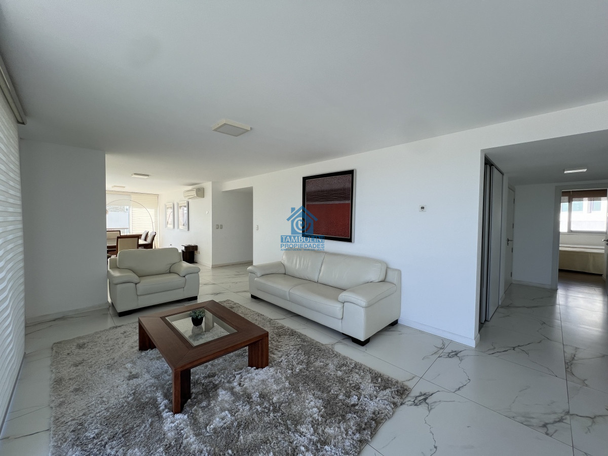 Apartamento ID.544 - Hermoso apartamento en venta 4 dormitorios. Frente al mar Punta del Este. 