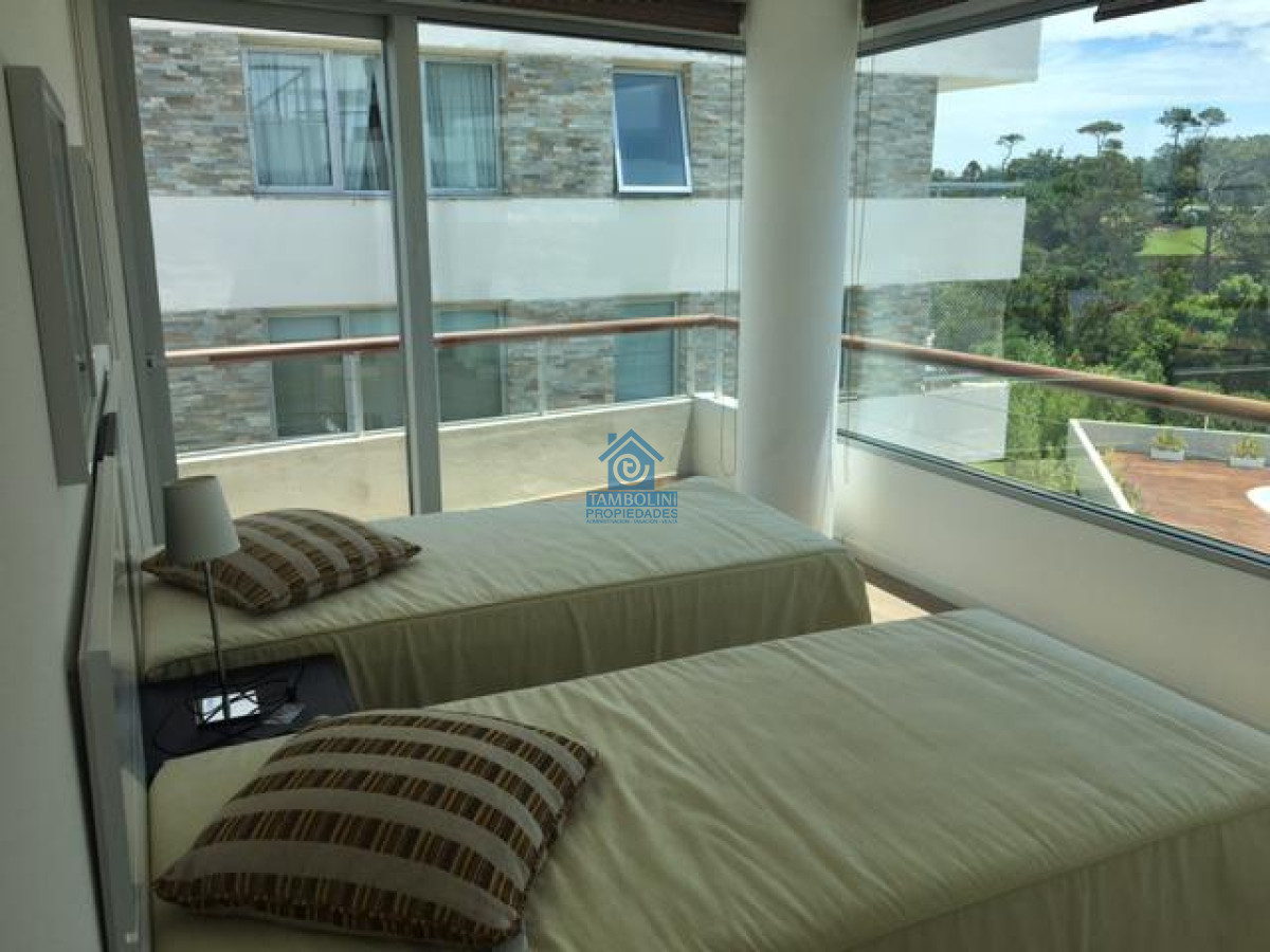 Apartamento ID.544 - Hermoso apartamento en venta 4 dormitorios. Frente al mar Punta del Este. 