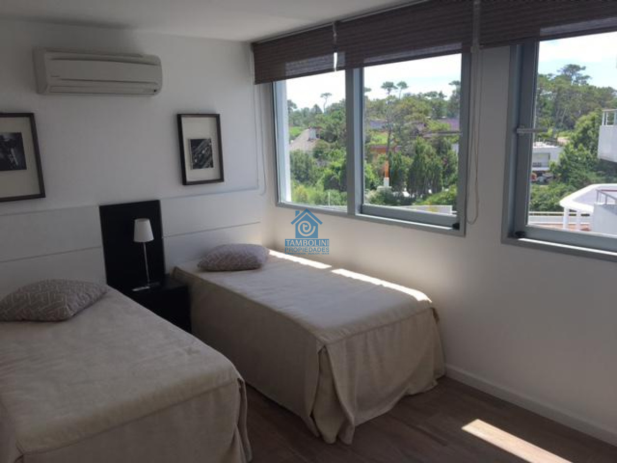 Apartamento ID.544 - Hermoso apartamento en venta 4 dormitorios. Frente al mar Punta del Este. 
