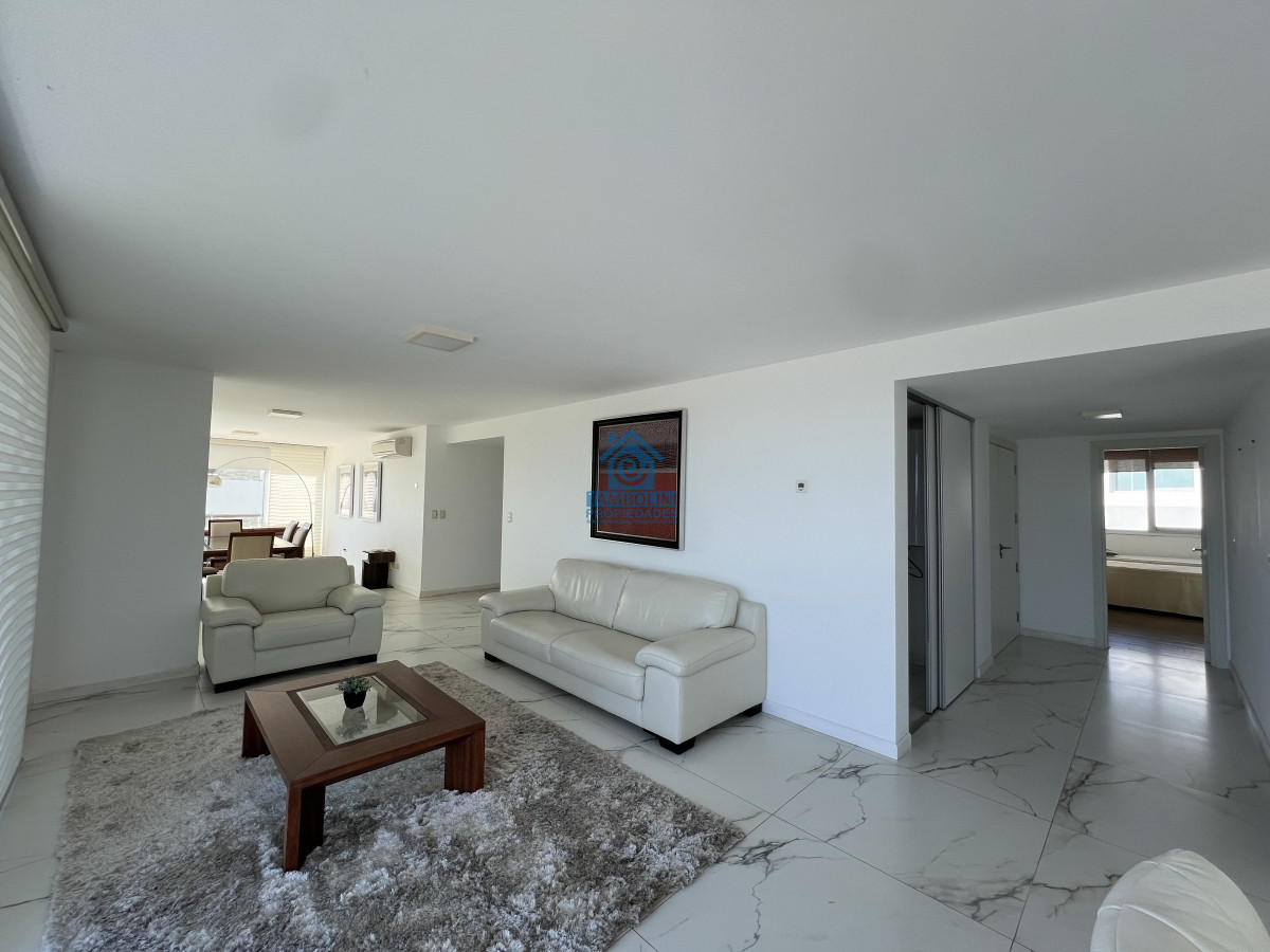 Apartamento ID.544 - Hermoso apartamento en venta 4 dormitorios. Frente al mar Punta del Este. 