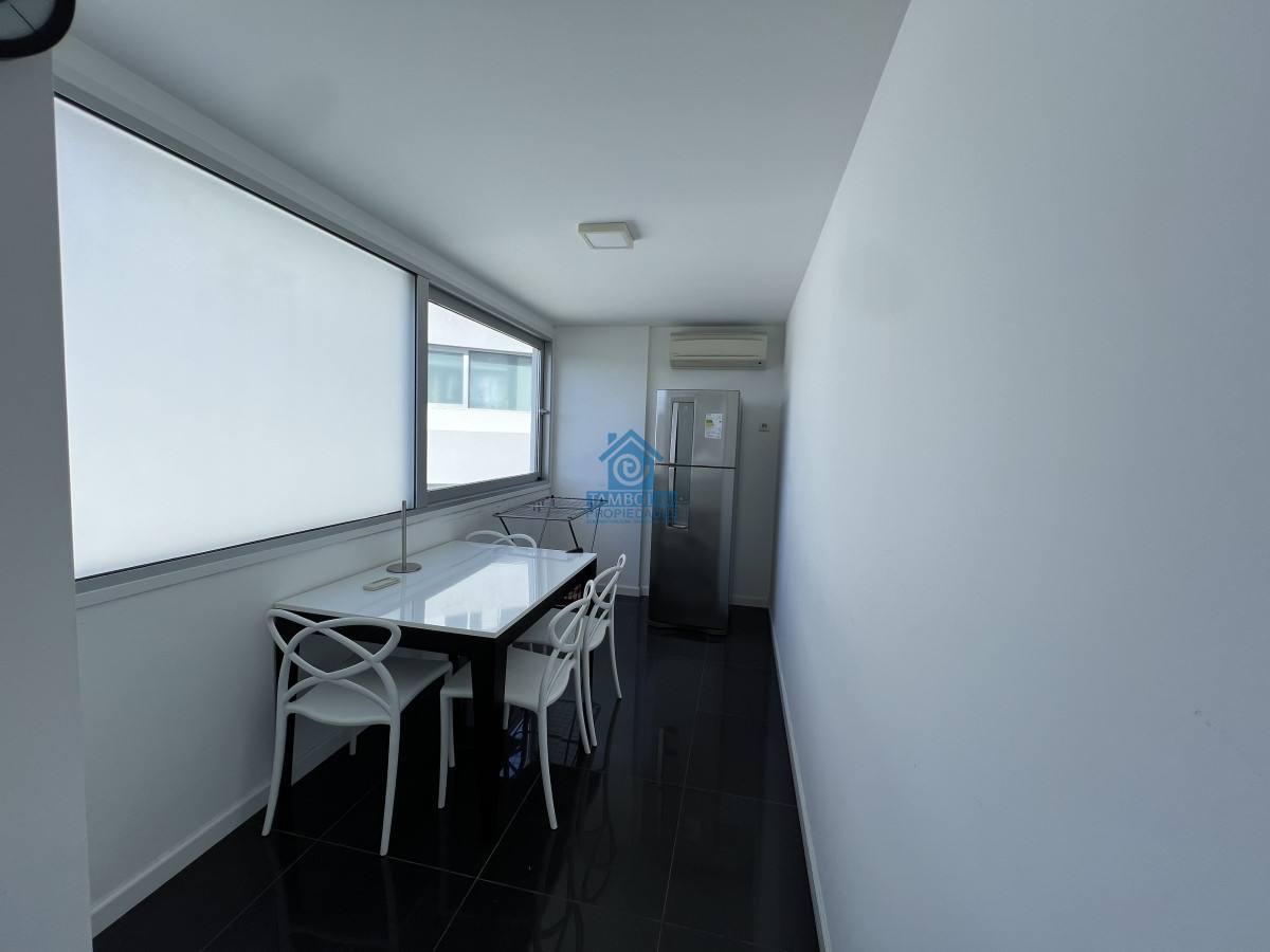 Apartamento ID.544 - Hermoso apartamento en venta 4 dormitorios. Frente al mar Punta del Este. 