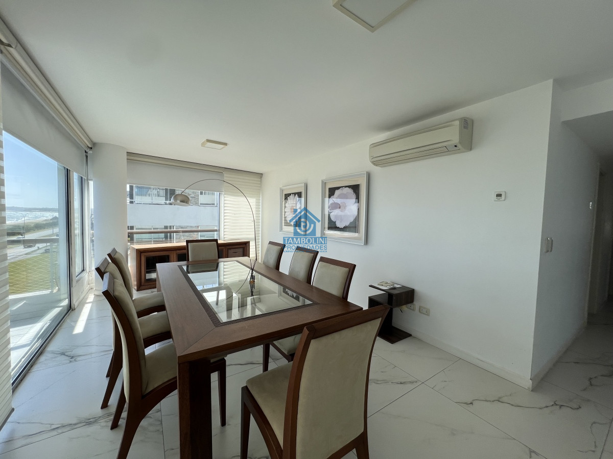 Apartamento ID.544 - Hermoso apartamento en venta 4 dormitorios. Frente al mar Punta del Este. 