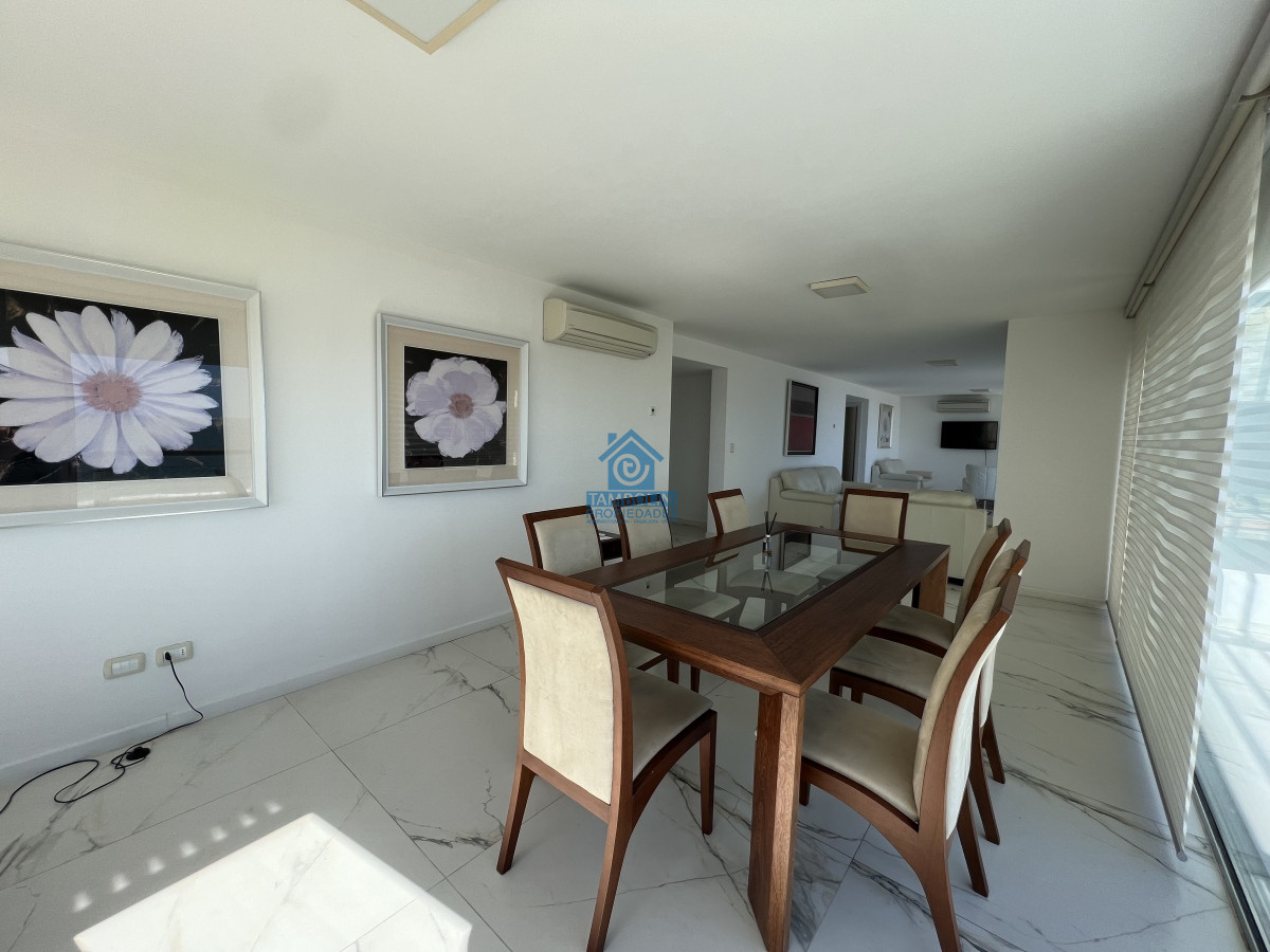 Apartamento ID.544 - Hermoso apartamento en venta 4 dormitorios. Frente al mar Punta del Este. 