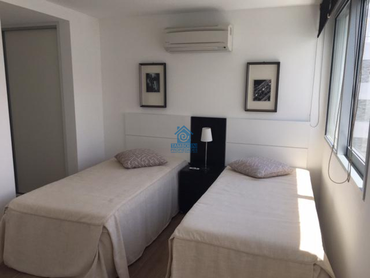 Apartamento ID.544 - Hermoso apartamento en venta 4 dormitorios. Frente al mar Punta del Este. 